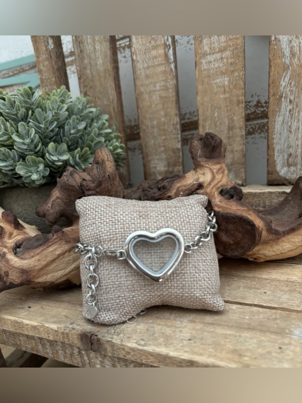 Plain Heart Floating Charm Memory Locket  Bracelet W/Extender  NEW!